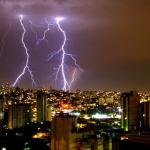Por que vemos o relâmpago antes de ouvir o trovão? A física explica