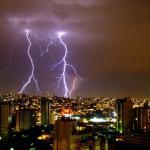 Cemig alerta para riscos de acidentes com a rede elétrica durante temporais