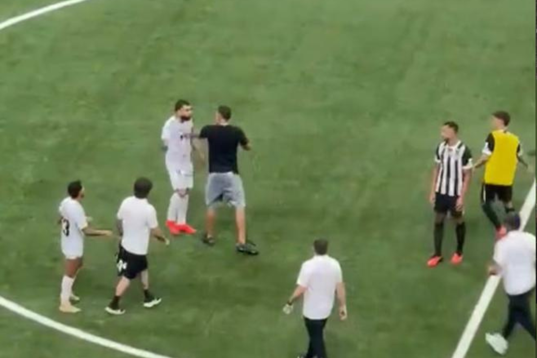 Zagueiro do Atlético será julgado pelo STJD por 'peitada' em Gabigol, do Santos