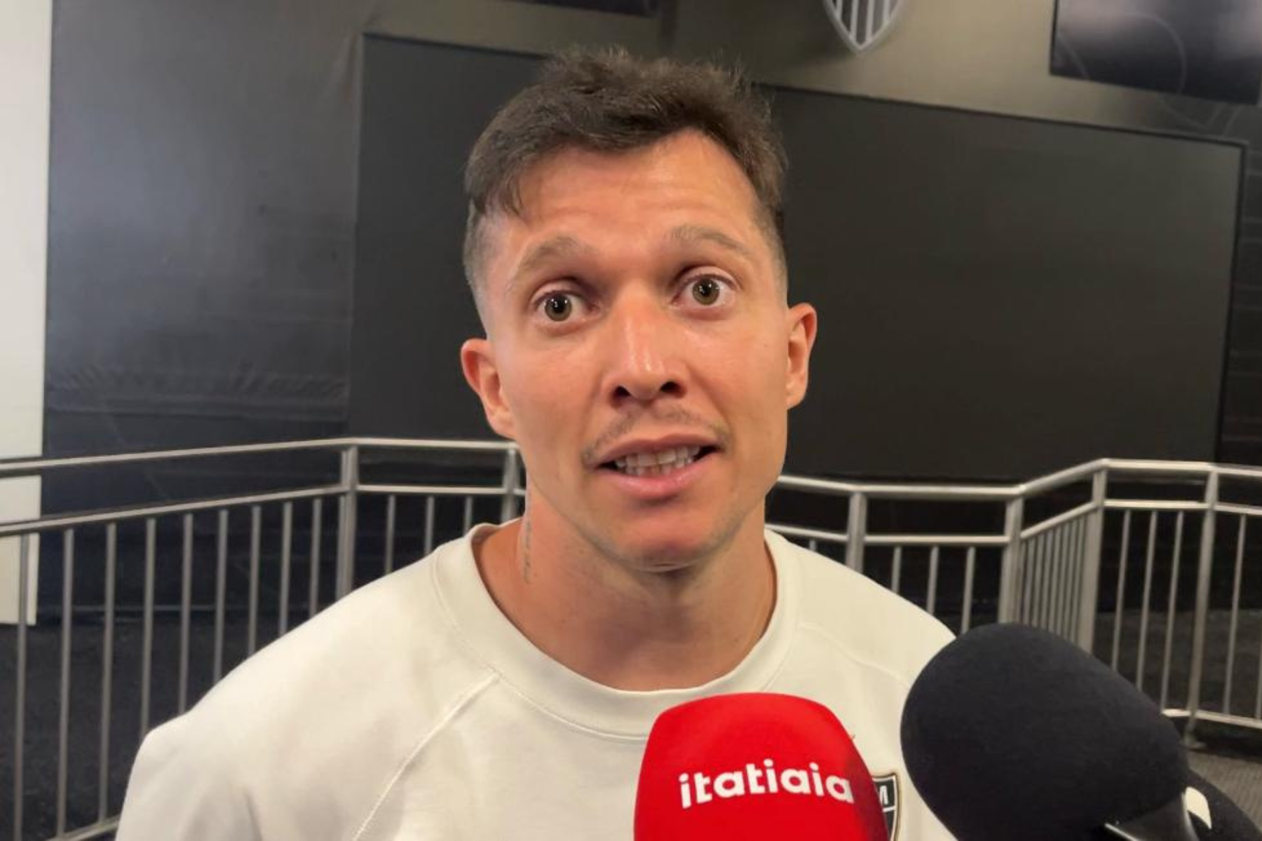 'Fez com que o amor crescesse ainda mais', diz Bernard sobre relação com Atlético