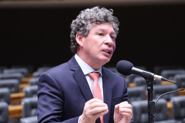 ‘Lula fez uma boa política, mas errou na comunicação’, afirma Reginaldo Lopes