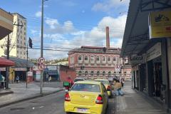 Rua São João esquina com a Avenida Getúlio Vargas