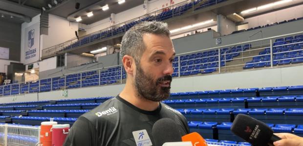 Rui Moreira, técnico do Praia Clube