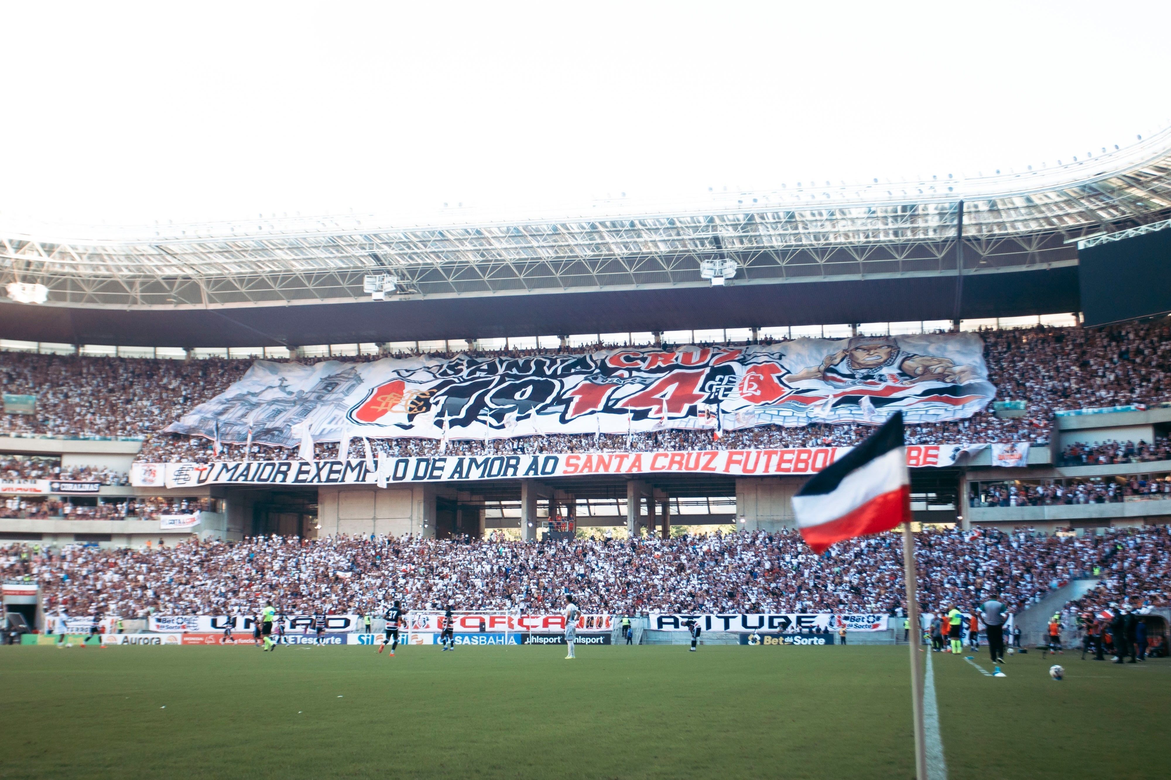Torcida do Santa Cruz esgota ingressos para 'jogo do acesso' na Série C; veja projeção