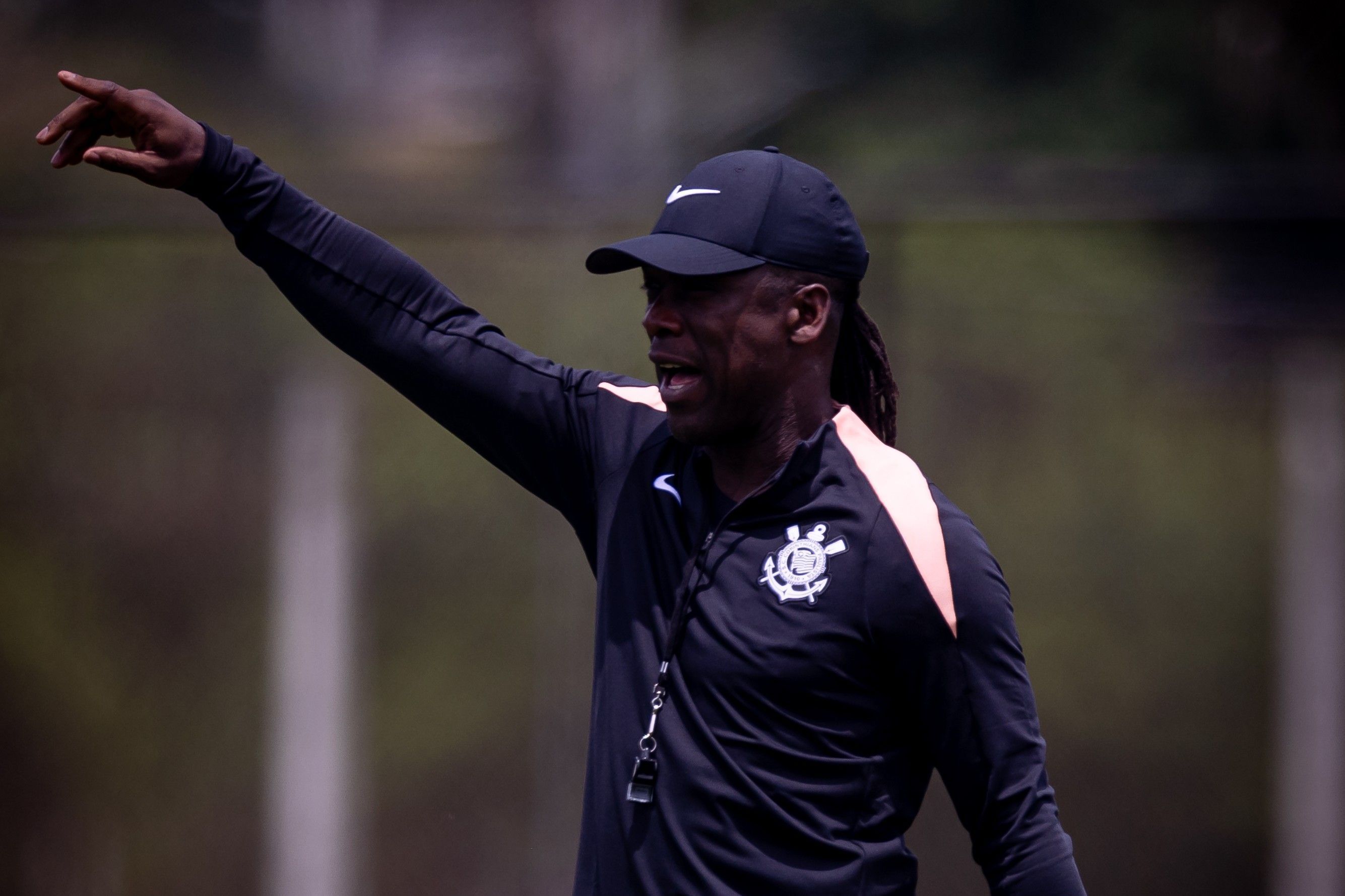 Corinthians perde titulares, e Seedorf inicia trajetória com dor de cabeça no time