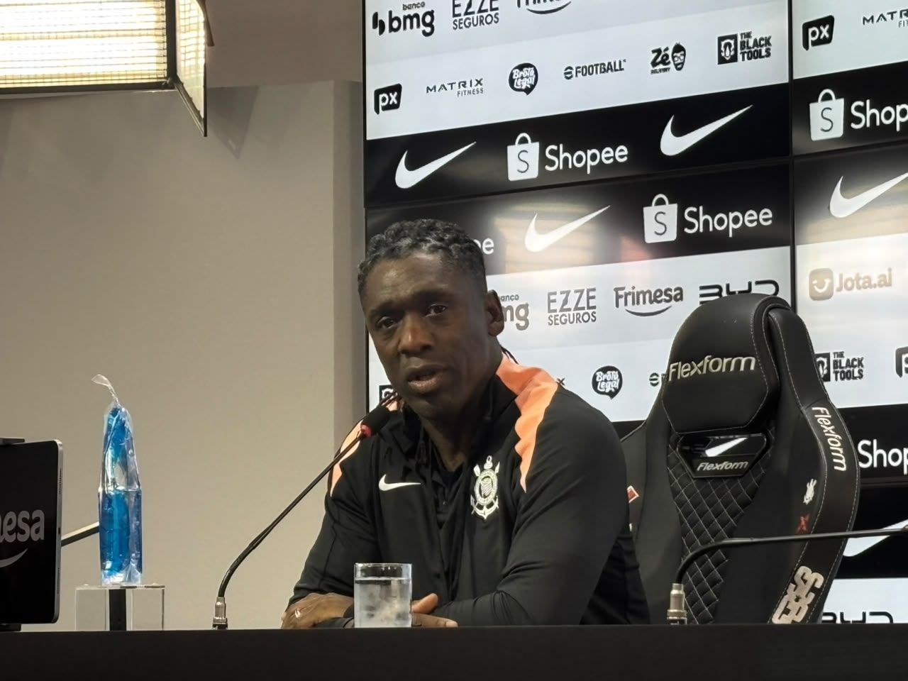 Seedorf abre o jogo sobre aceite ao Corinthians e impressões do elenco