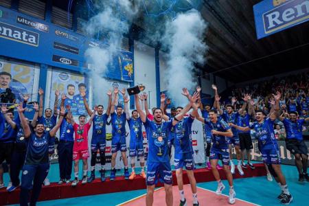 Equipe comemora título do Campeonato Paulista