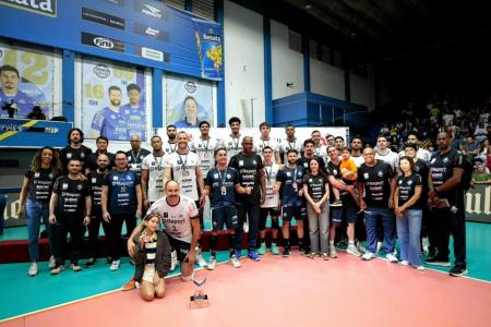 Equipe do Suzano após conquistar o vice-campeonato paulista