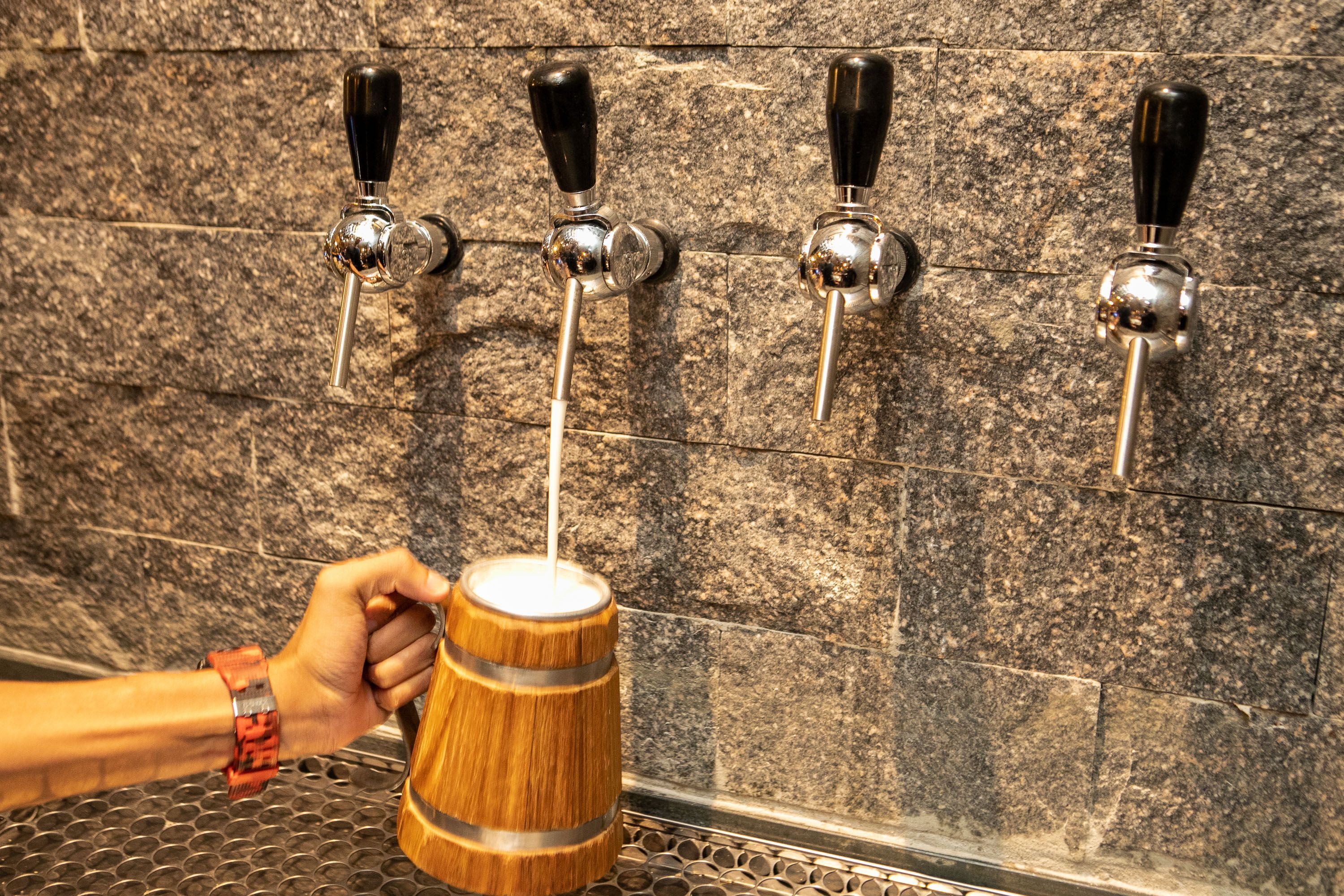 A Forja celebra Oktoberfest com música típica, arremesso de machado e gastronomia
