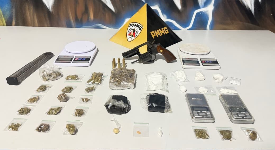 Cinco pessoas são presas por tráfico de drogas e porte ilegal de arma em Ipatinga
