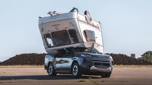 Nova Toyota Hilux elétrica é submetida a teste extremo para provar que é robusta