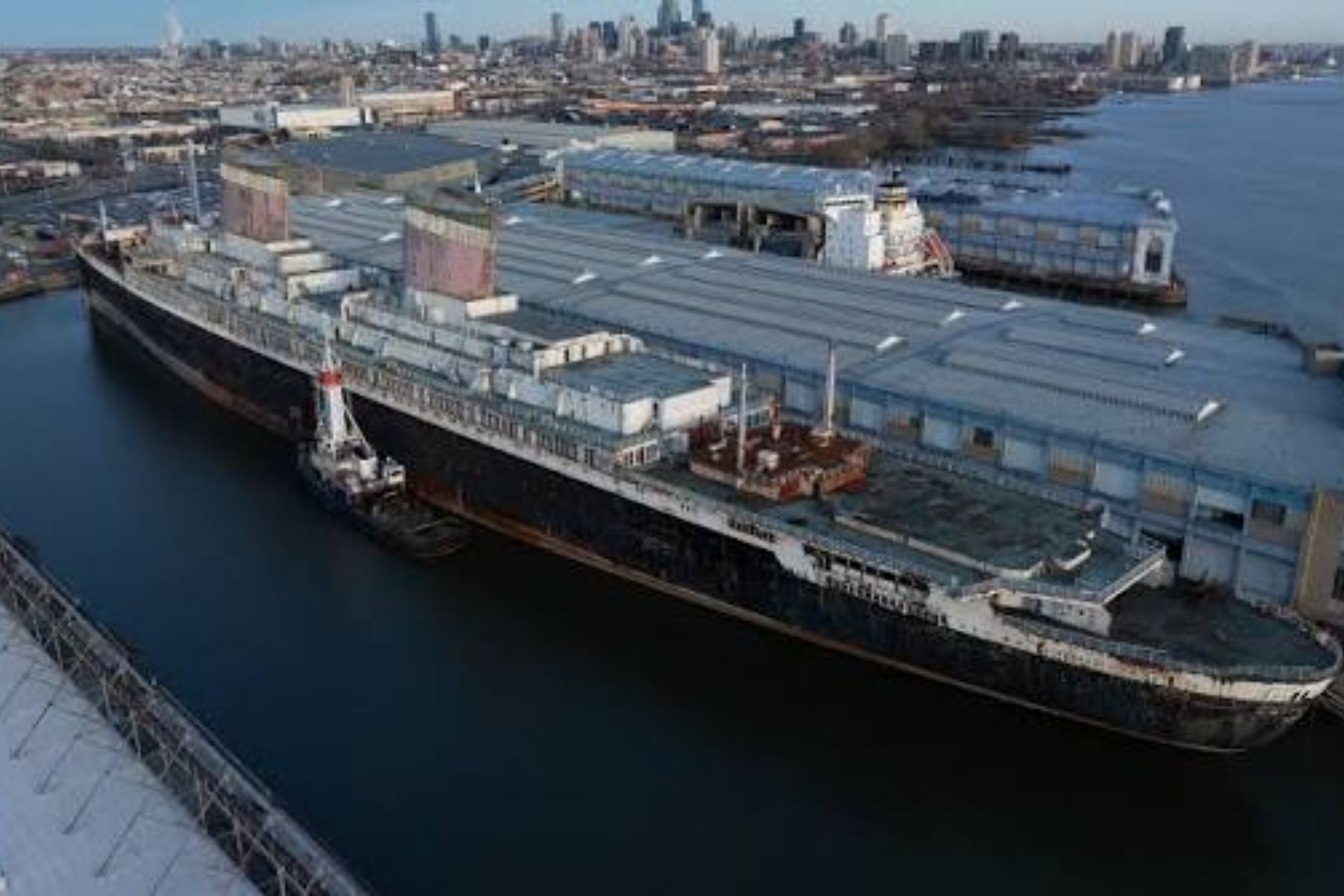 Por que os EUA querem afundar o navio de passageiros mais seguro da história? Entenda