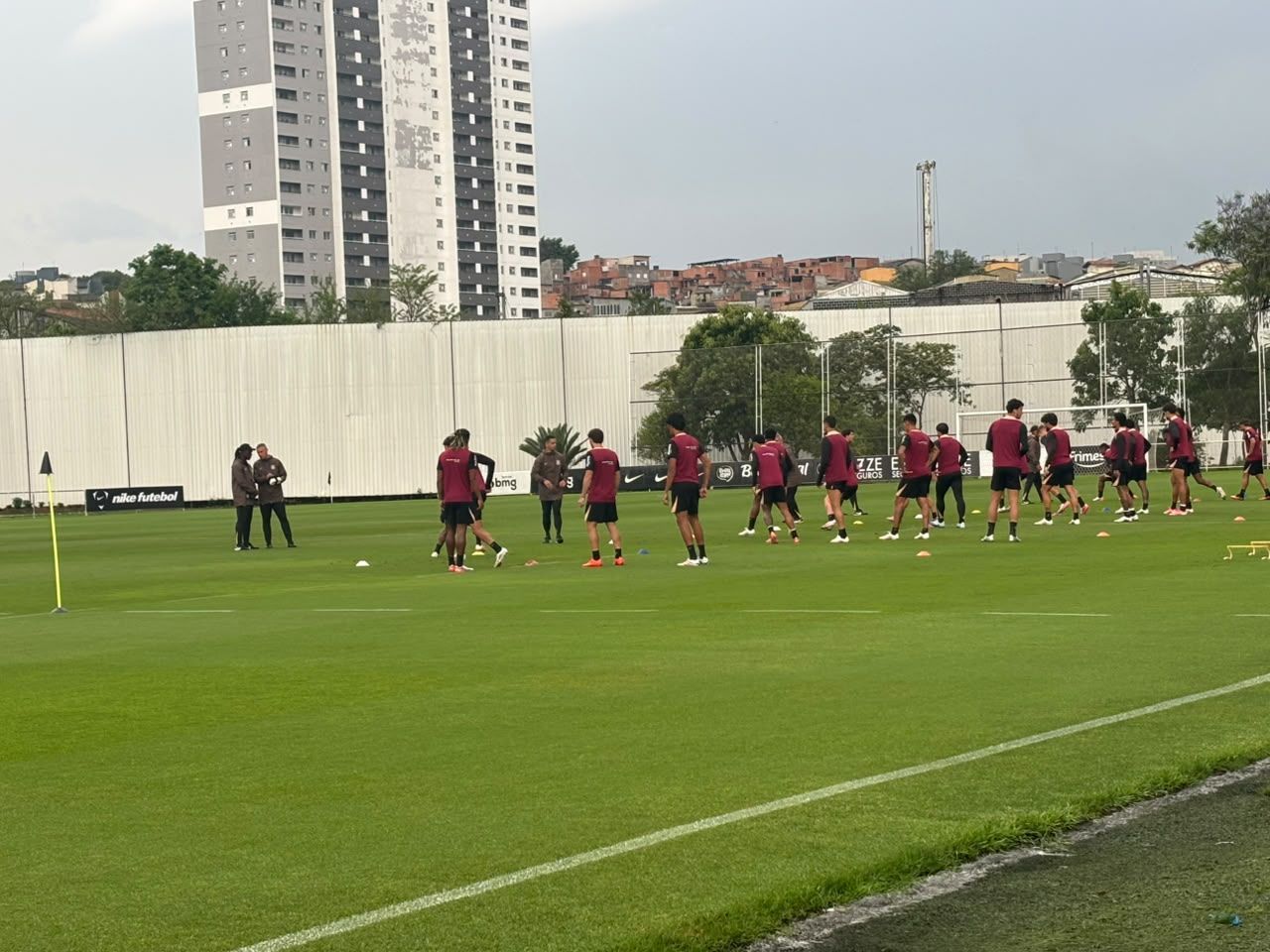 Participação ativa e diretores: Corinthians tem primeiros treinos com Seedorf