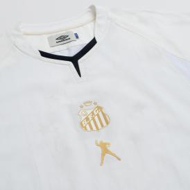 Coleção de moda do Santos em referência a Pelé