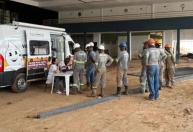 Trabalhadores de obras de drenagem e esgotamento sanitário são vacinados em Juiz de Fora