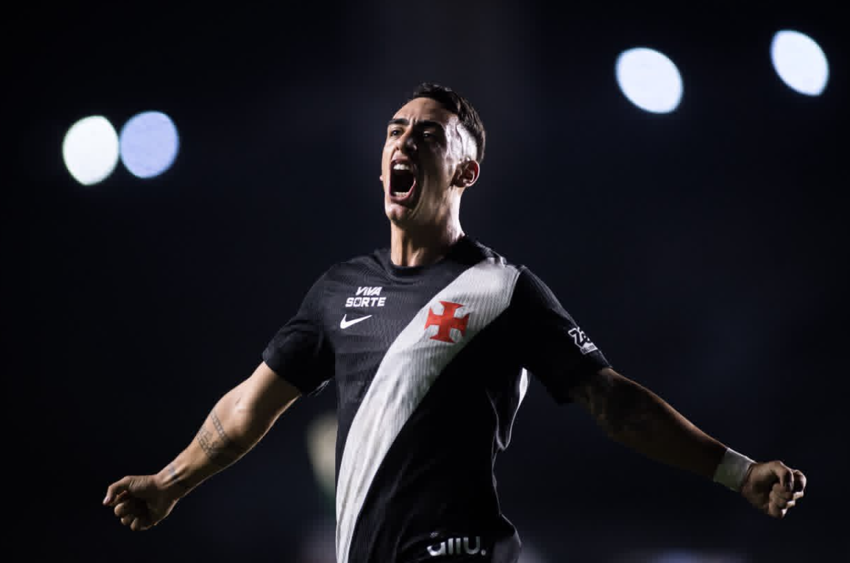 Com gols no fim, Vasco vence de virada e complica Corinthians no Brasileiro