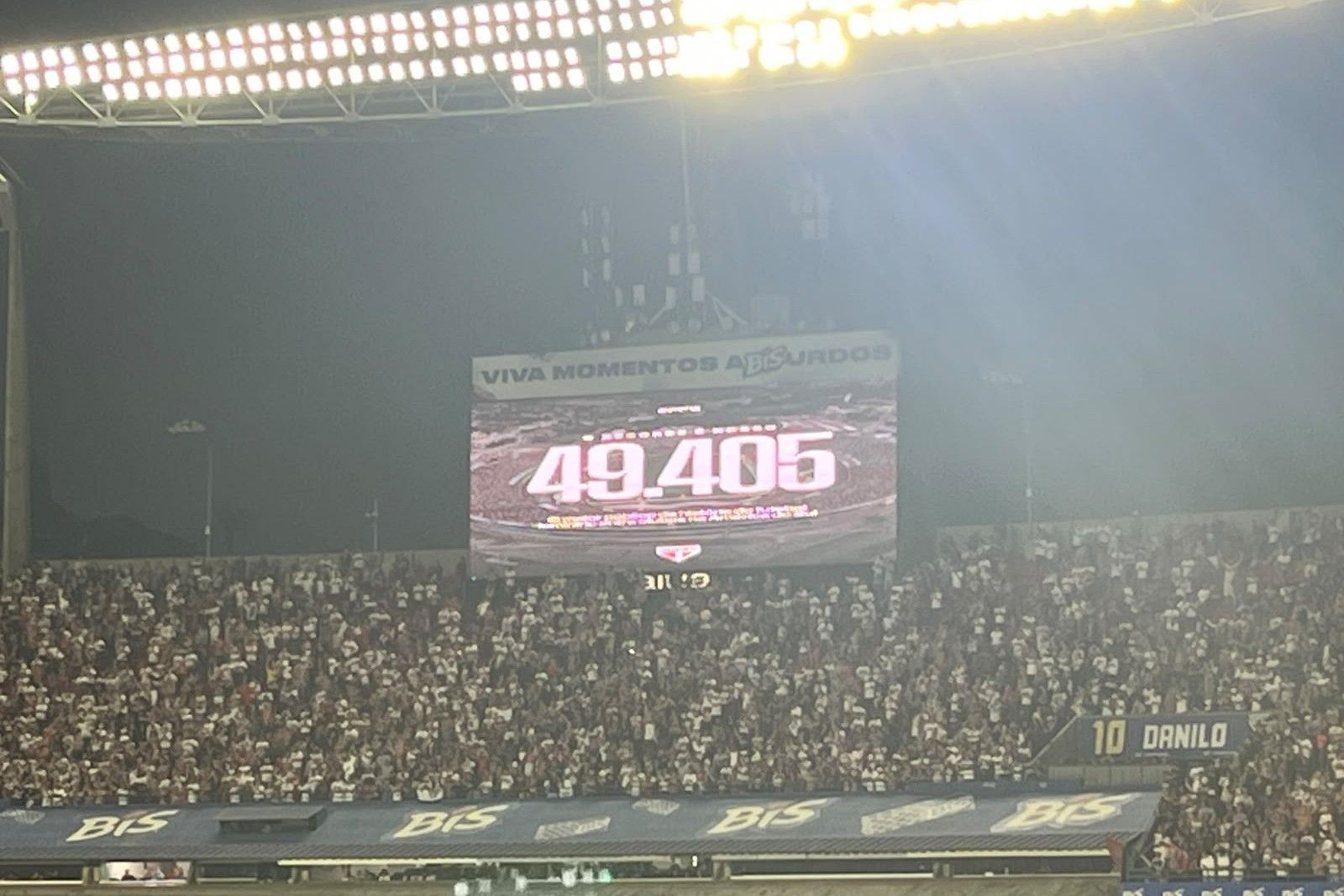 São Paulo bate recorde de público no futebol feminino em final contra o Corinthians