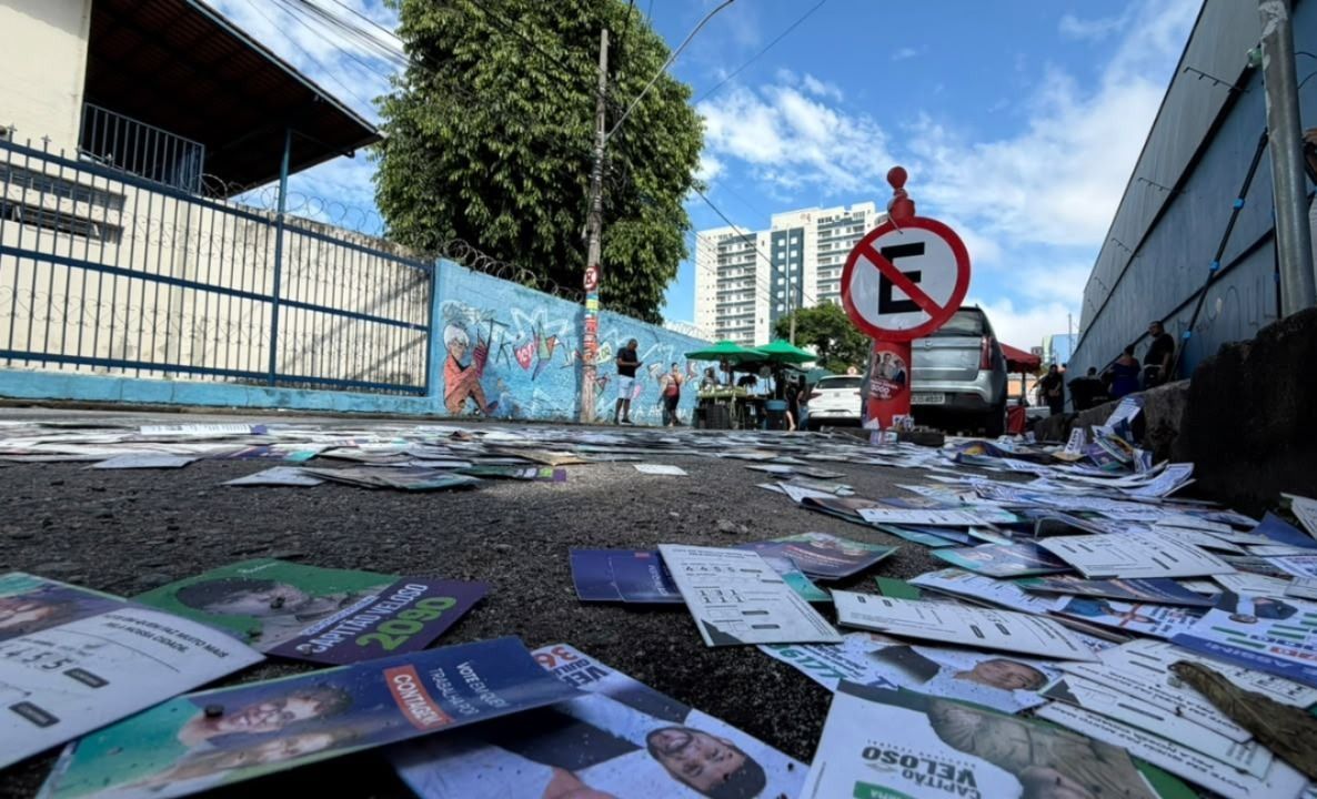 Eleições 2026: ruas de BH e Região Metropolitana ficam repletas de santinhos e materiais de campanhas