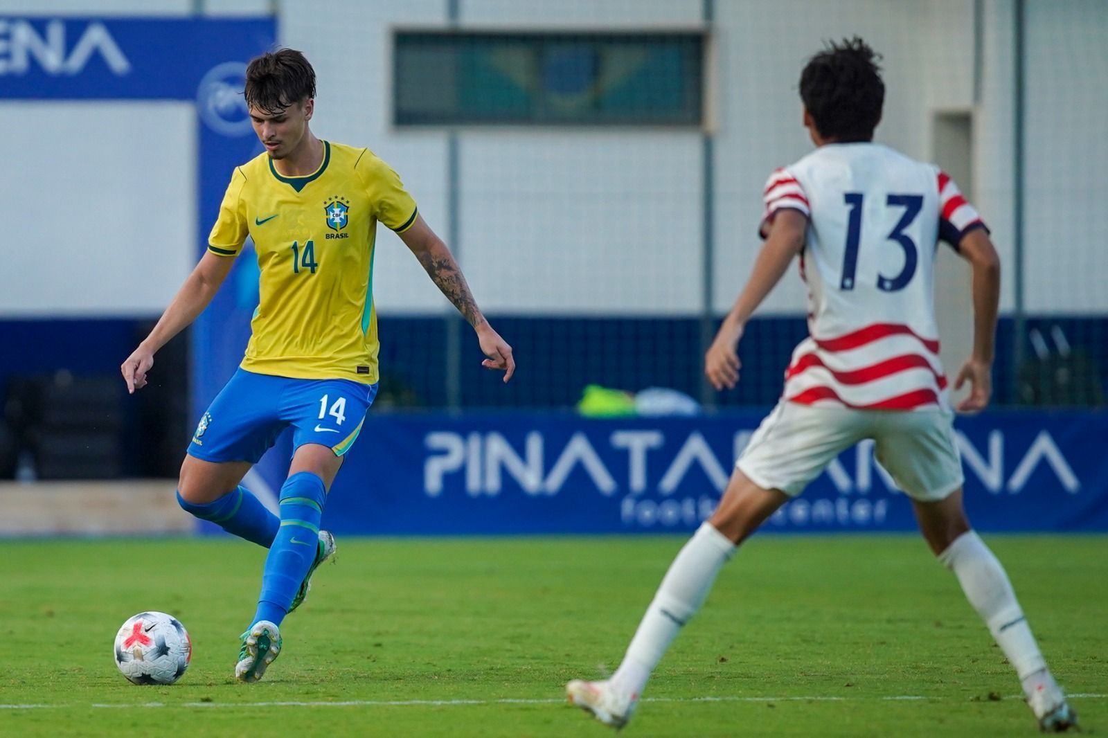 Cria da base do Atlético, Vitão celebra estreia pela Seleção Sub-20 e mira reta final da temporada
