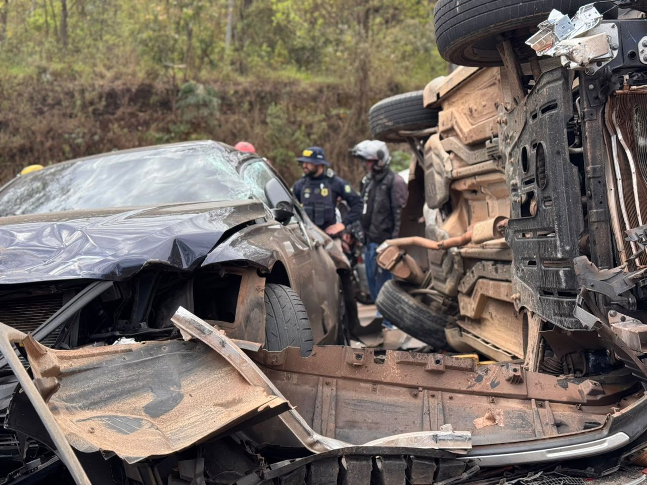 Veja fotos do grave acidente com 20 veículos na BR-040, em Nova Lima