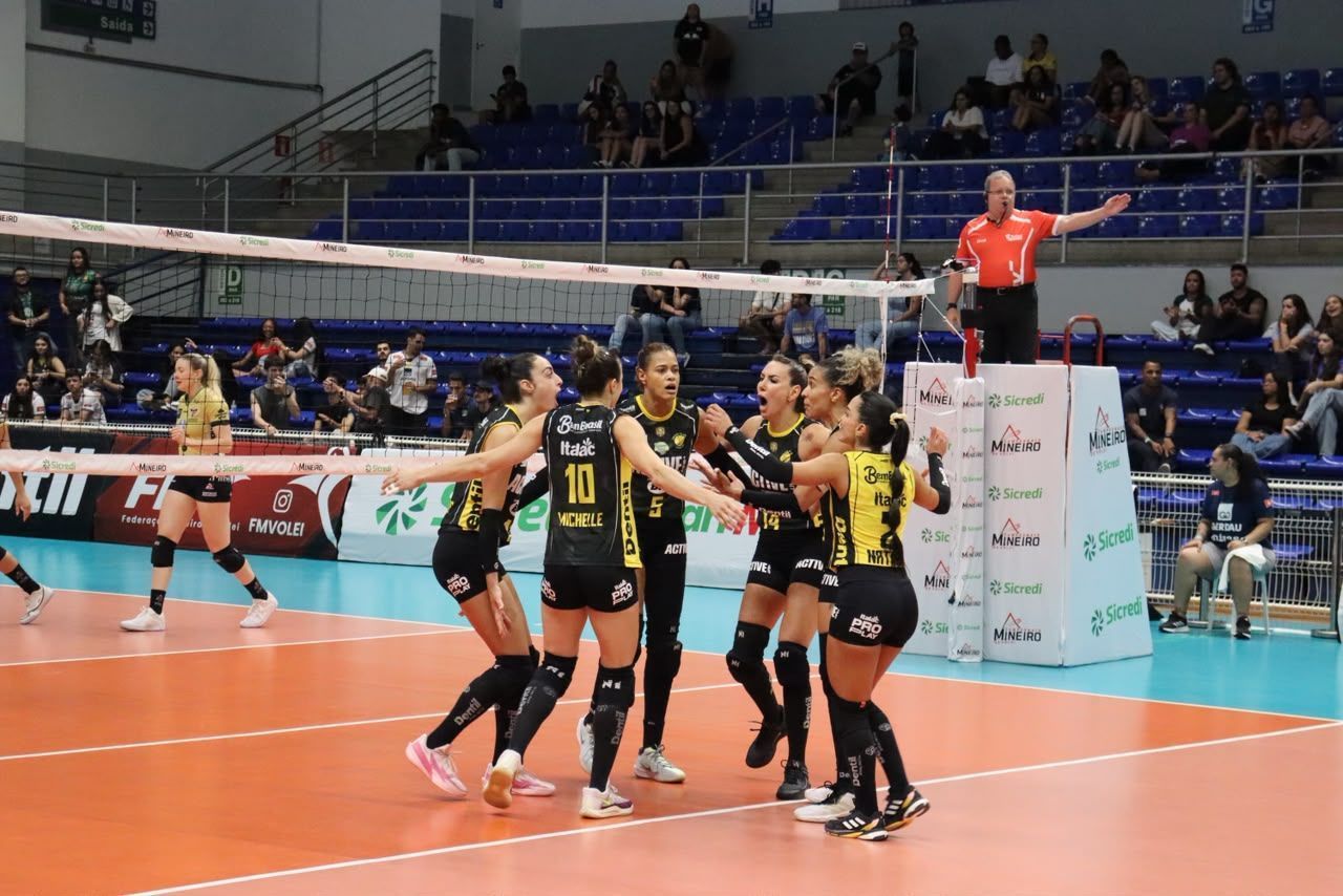 No tie-break, Dentil/Praia Clube vira e vence Batavo Mackenzie pelo Mineiro de Vôlei