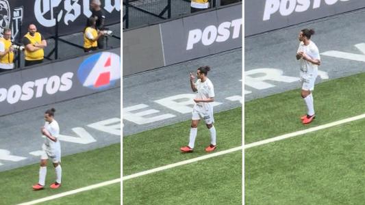 William Arão provoca torcida do Atlético em jogo contra o Santos