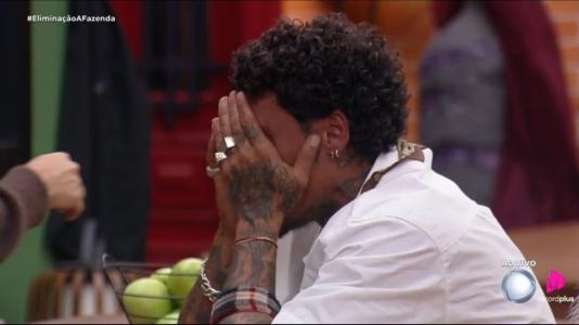 Murilo chora após eliminação de Catherine
