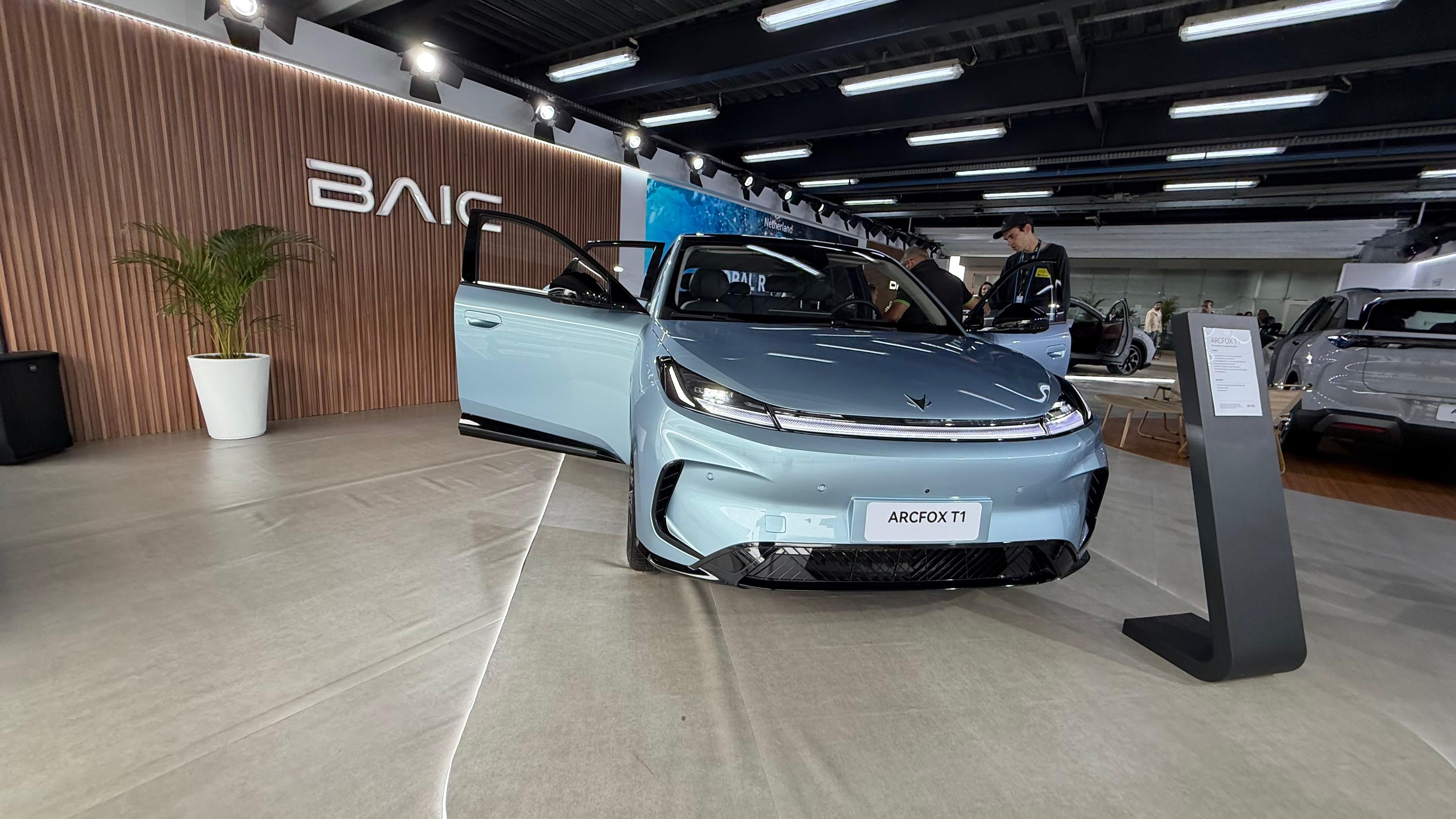 Revelamos os preços do BAIC Arcfox T1: R$ 129,9 mil na versão Pro e R$ 139,9 mil na Max