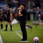 Auxiliar defende Memphis e abre o jogo sobre chegada de Seedorf ao Corinthians