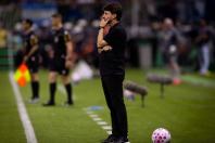 Auxiliar defende Memphis e abre o jogo sobre chegada de Seedorf ao Corinthians