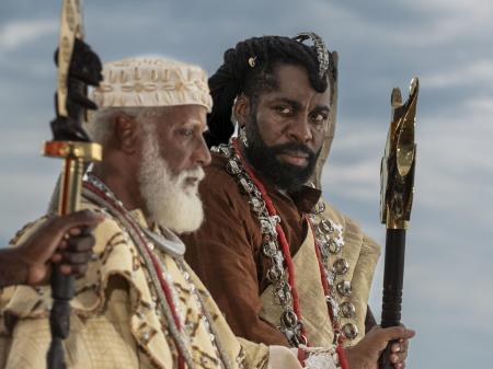 Jendal (Lázaro Ramos) e Chinua (Hilton Cobra)