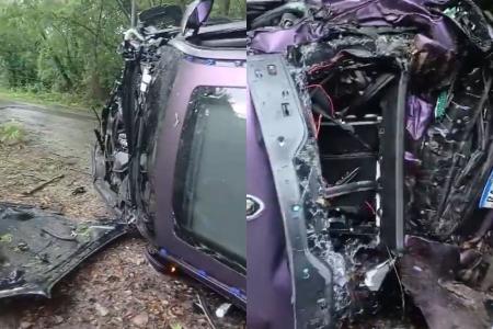 Carro de Robert Renan após acidente automobilístico do zagueiro