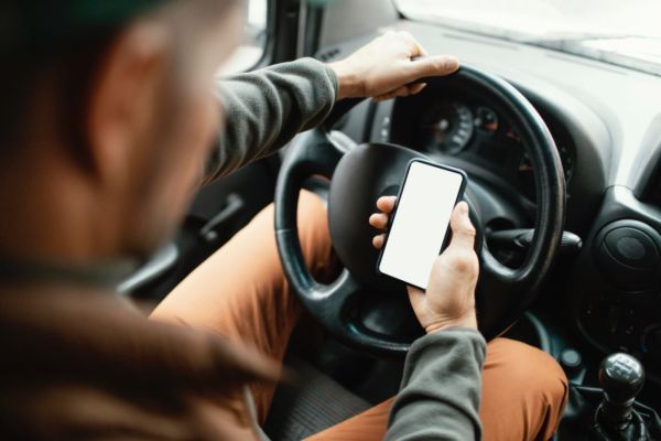 Loovi explica: a experiência no celular muda a relação com o seguro auto