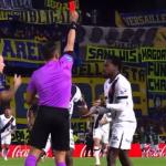 Sul-Americana: atacante do Vasco é expulso contra o Boca Juniors após empurrar juiz