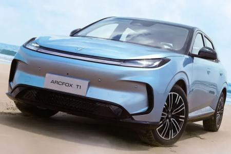 BAIC Arcfox T1 estreia no Brasil até R$ 20 mil mais barato que o BYD Dolphin
