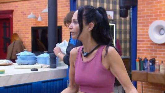 Ariela reage a xingamentos de Giovanna • Reprodução/Record