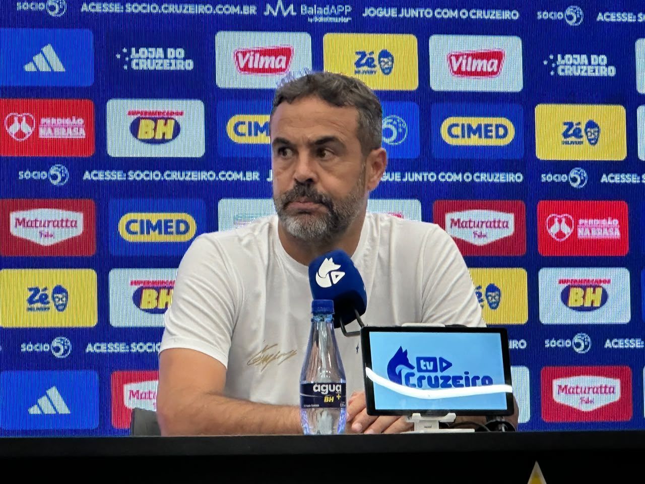 Artur Jorge analisa vitória do Cruzeiro sobre o Atlético e afirma: 'Ficou barato'