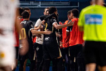 Crias do Galo celebram vitória contra o Manaus