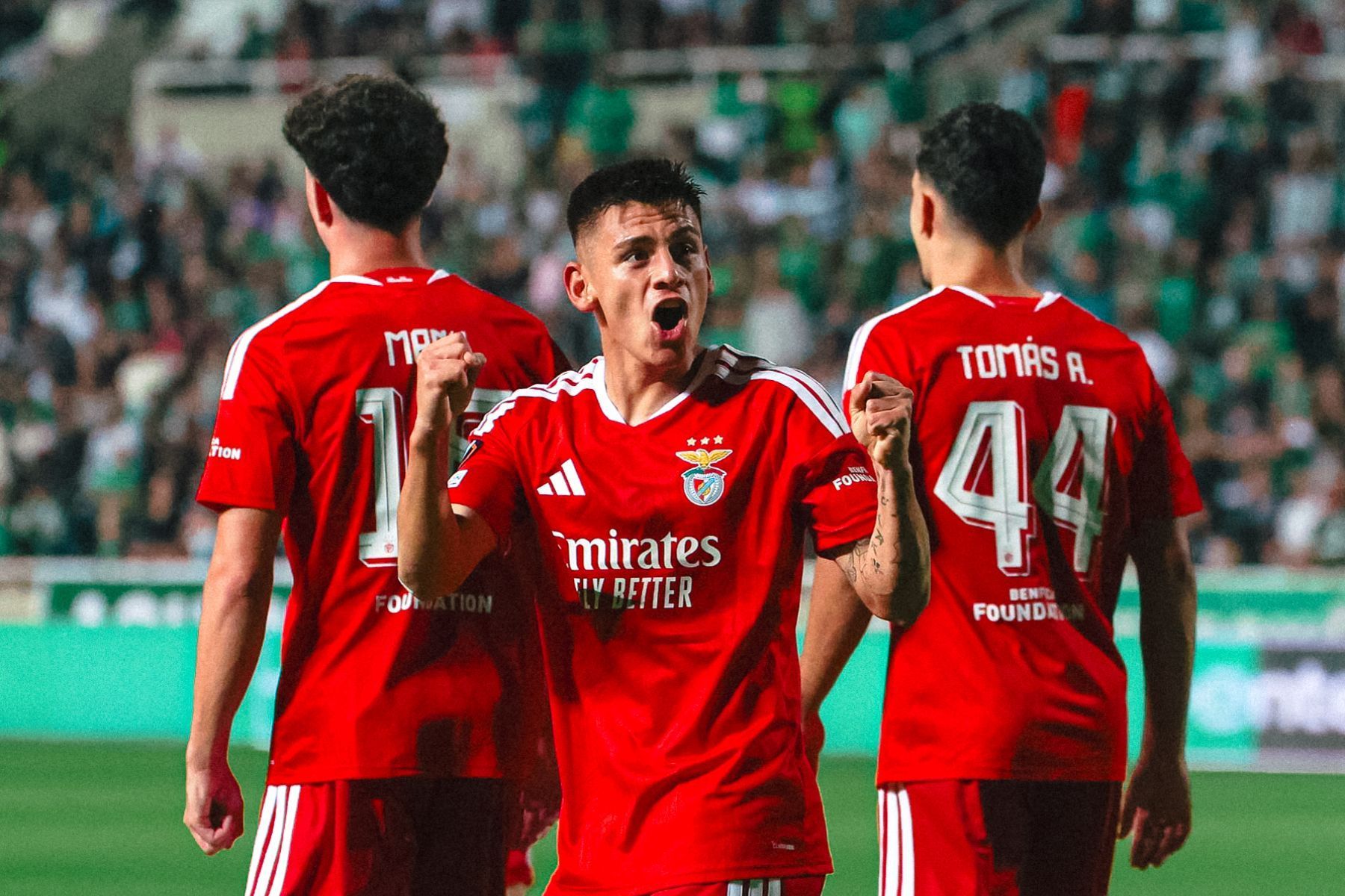 Benfica goleia Omonia fora de casa e mantém 100% na Liga Europa
