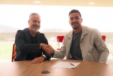 José Boto, diretor de futebol do Flamengo, e o lateral-direito Danilo