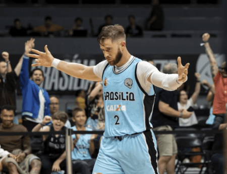 Kevin Crescenzi em ação pelo Caixa Brasília Basquete na Liga Sul-Americana 2026