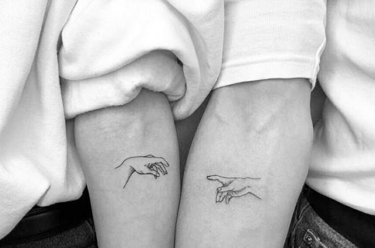 Tatuagens de casal transformam histórias de amor em arte na pele
