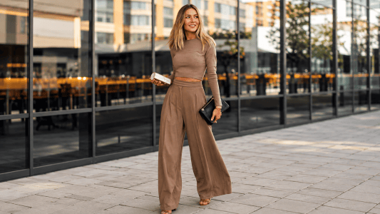 Calça marrom: como combinar a cor que ganha espaço na moda • Ia
