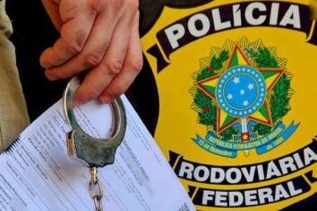 PRF prende caminhoneiro preso por divida de mais de 10 mil em pensão alimentícia