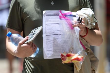 Candidata do Enem vai fazer a prova com lanche, canetas, e garrafa de água transparente