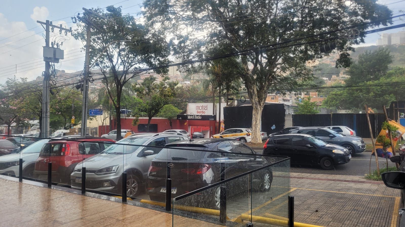 Chove em BH; Defesa Civil faz alerta para temporal