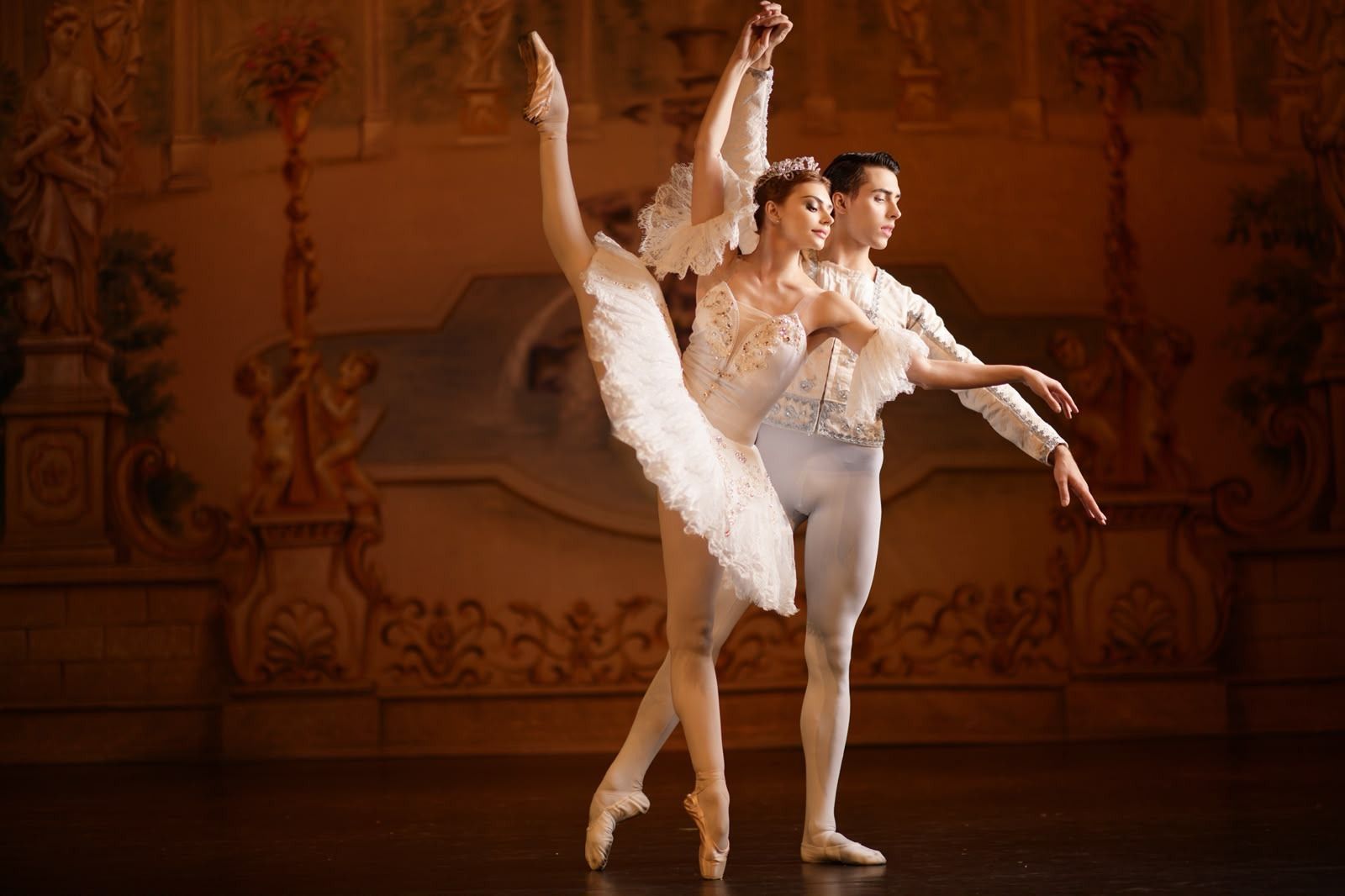 Balé clássico 'Cinderella' chega ao Minascentro com solistas do Mariinsky no Dia das Crianças