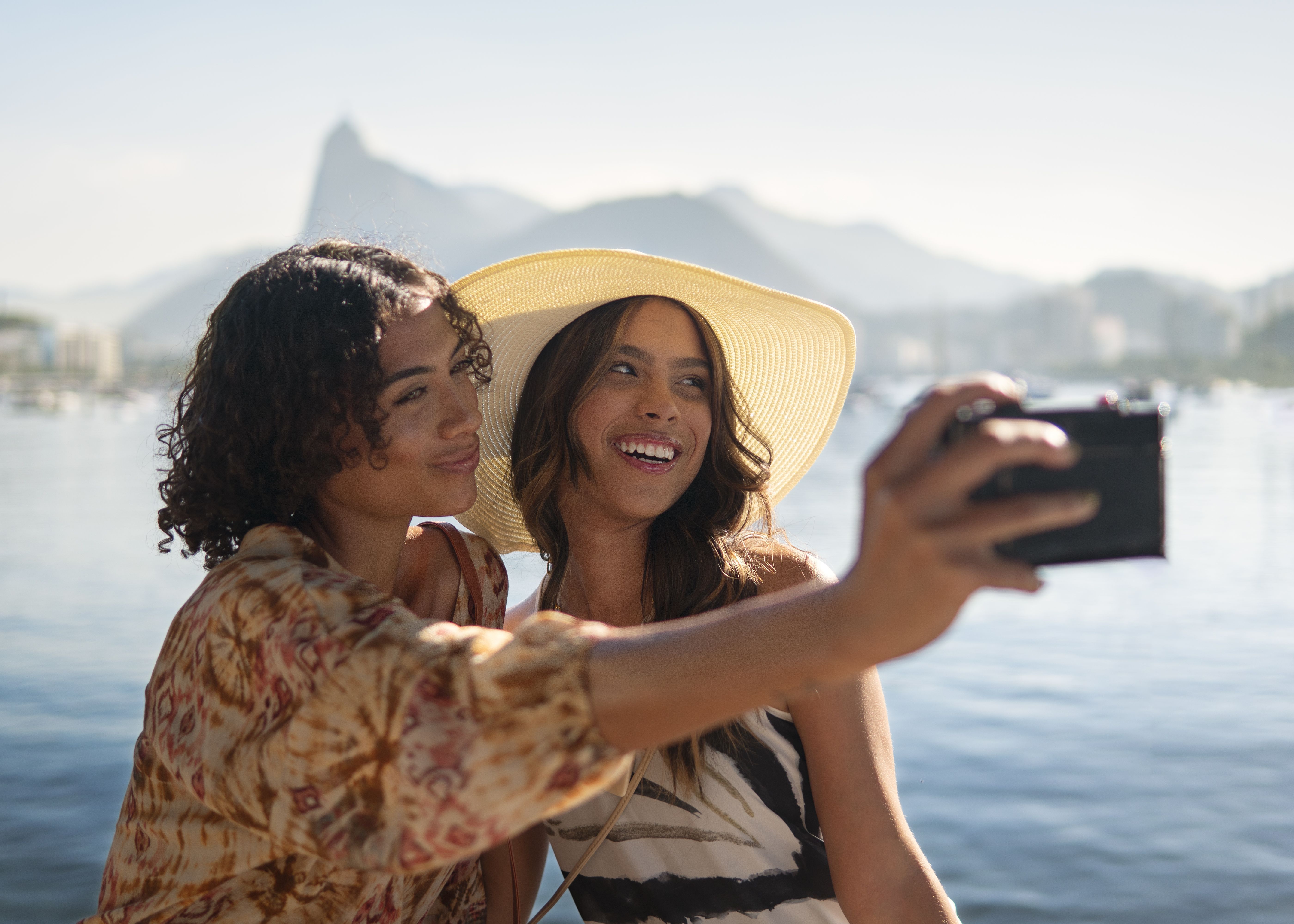 Viajar no feriado: como escolher o melhor cartão internacional