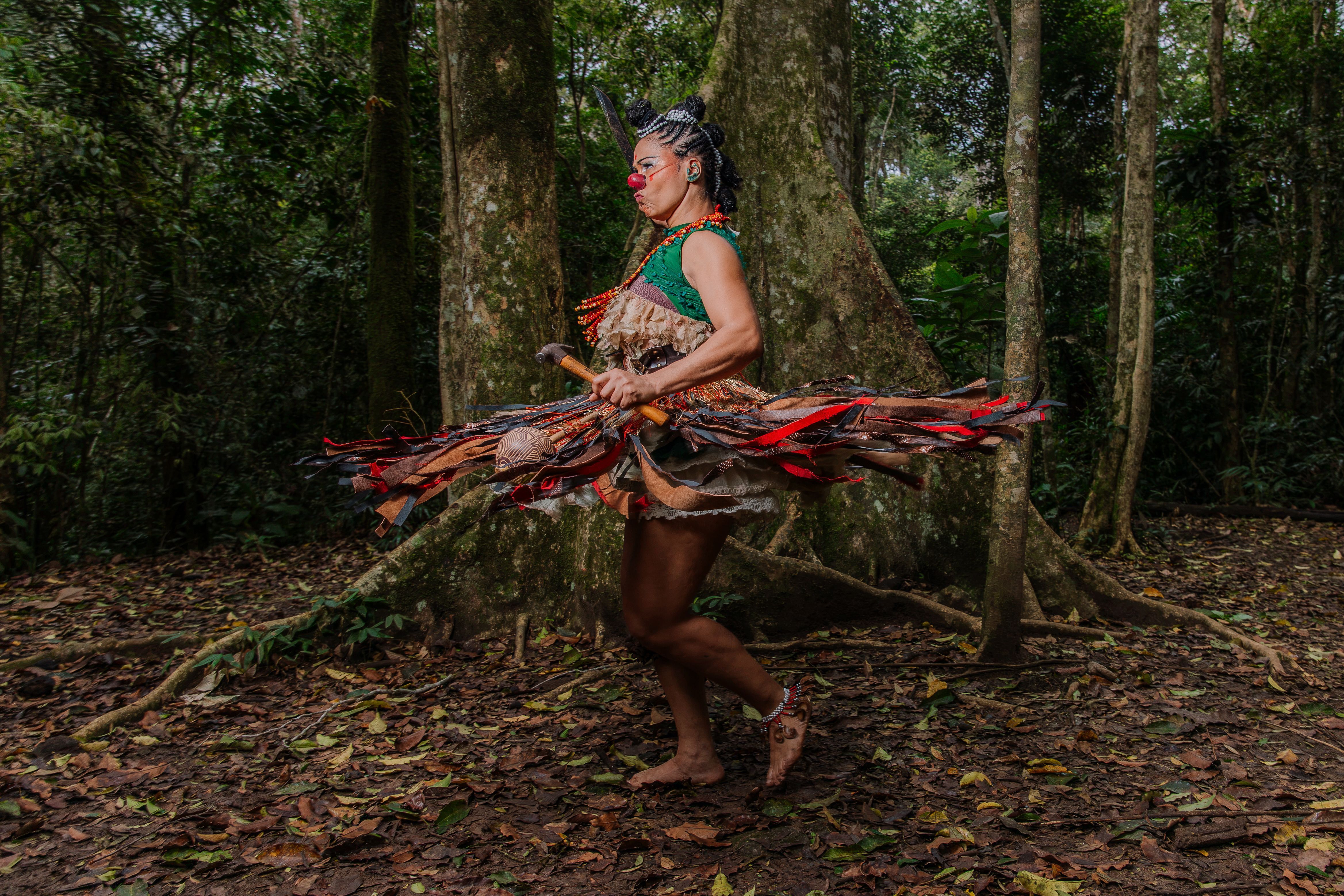 Espetáculo 'Raízes em Movimento' ocupa o Teatro Raul Belém Machado com memória e oficina gratuita