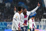 Dembelé perde pênalti, mas se redime e garante virada do PSG sobre Strasbourg na Ligue 1